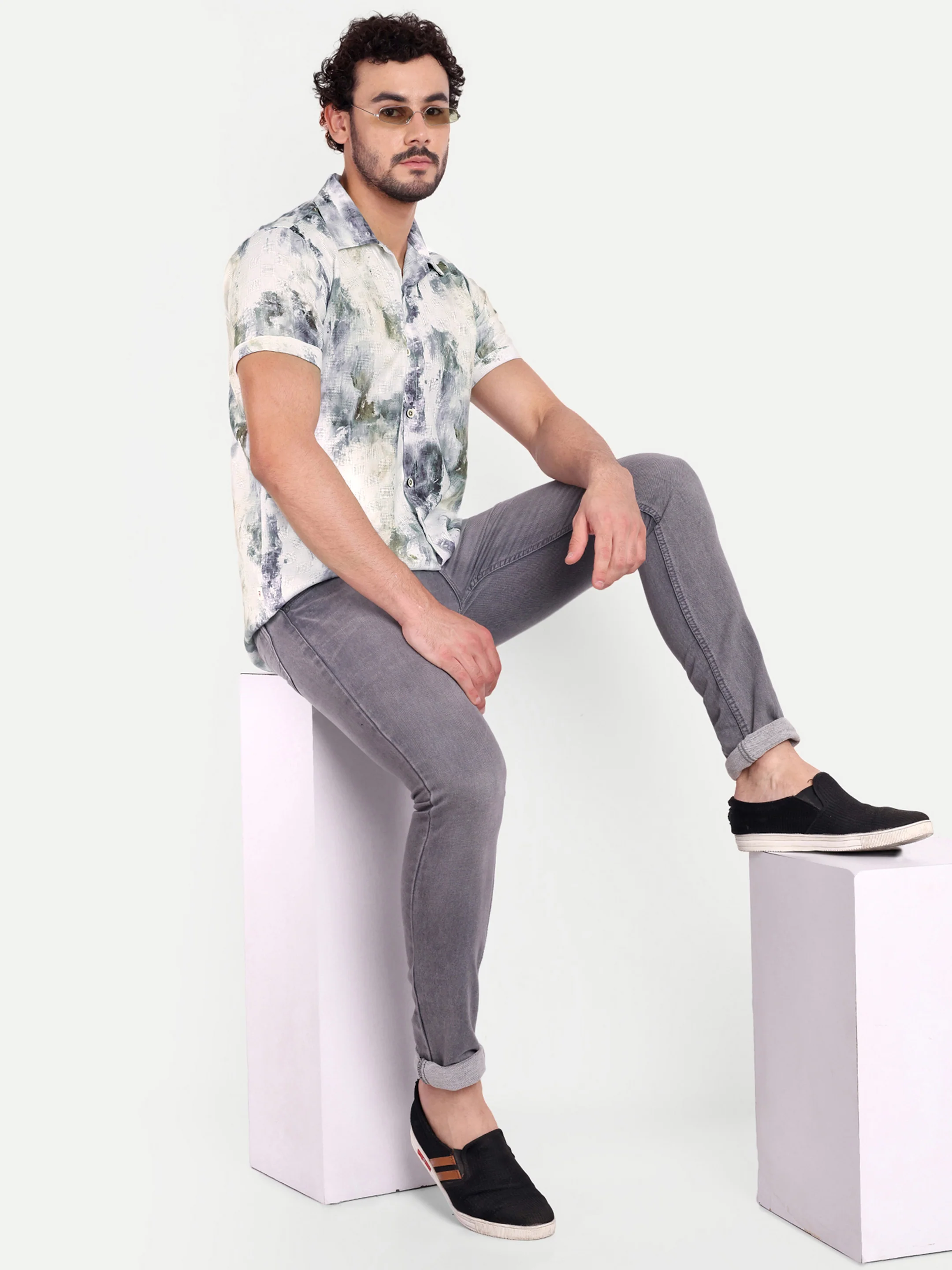 Off White Printed Textured Half Shirt - Image 3